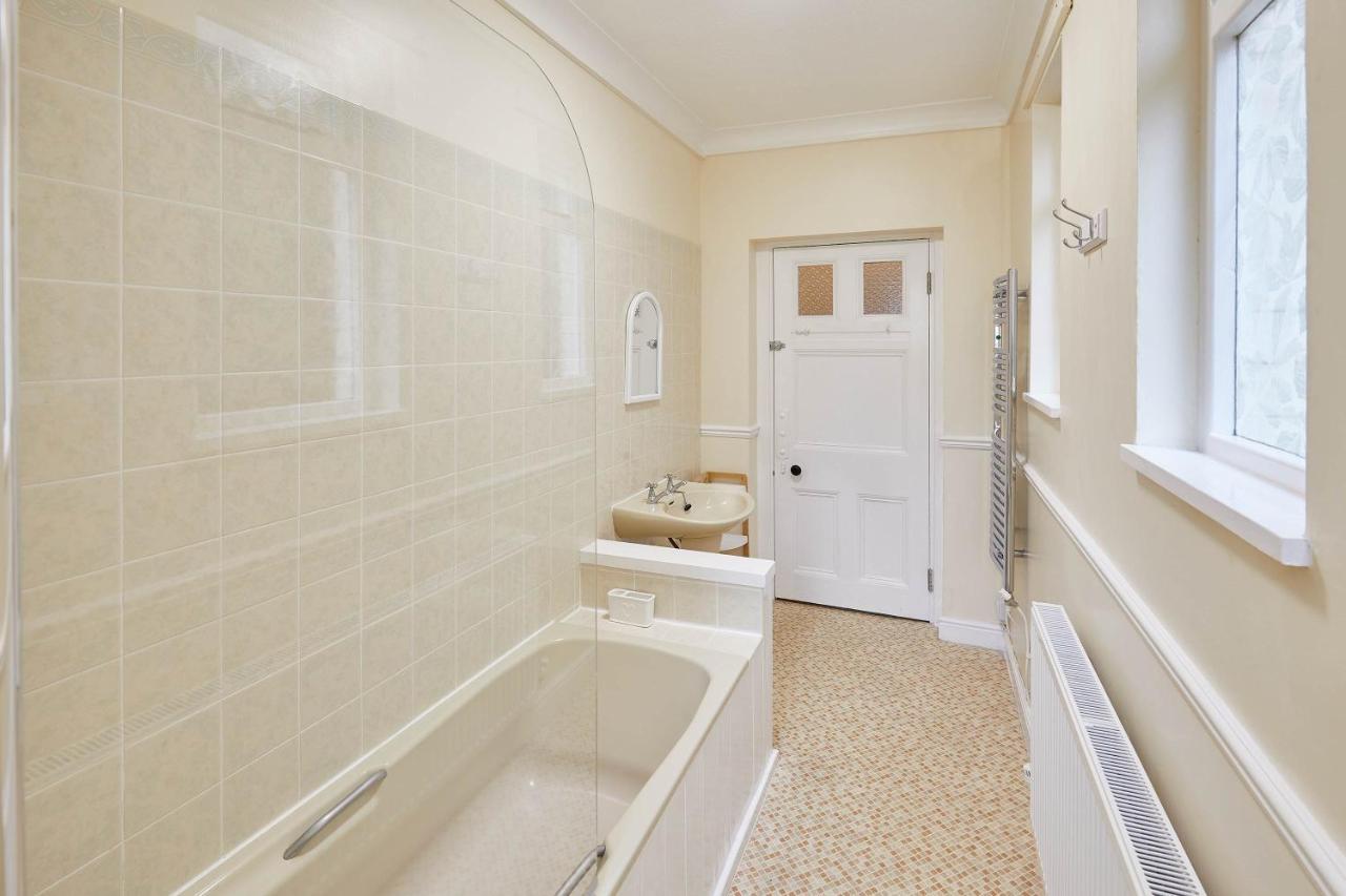 Host & Stay - The Garden Flat Scarborough Esterno foto
